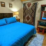 Magical Santa Fe Stay, Minutes From Town Square, Sleeps 4, Includes Free Parking And Outdoor Hot Tub!