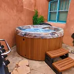 Apartamento Enchanted Casita With Private Outdoor Hot Tub And Patio, Near Plaza, Sleeps 4 With Free Parking Santa Fe