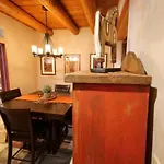 Enchanted Casita With Private Outdoor Hot Tub And Patio, Near Plaza, Sleeps 4 With Free Parking Santa Fe
