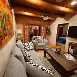 Enchanted Casita With Private Outdoor Hot Tub And Patio, Near Plaza, Sleeps 4 With Free Parking