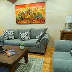 Enchanted Casita With Private Outdoor Hot Tub And Patio, Near Santa Fe Plaza, Sleeps 4 With Free Parking