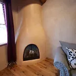 Enchanted Casita With Private Outdoor Hot Tub And Patio, Near Plaza, Sleeps 4 With Free Parking *