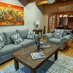 Enchanted Casita With Private Outdoor Hot Tub And Patio, Near Santa Fe Plaza, Sleeps 4 With Free Parking