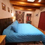 Enchanted Casita With Private Outdoor Hot Tub And Patio, Near Plaza, Sleeps 4 With Free Parking