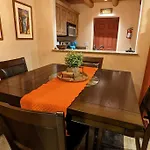 Apartamento Enchanted Casita With Private Outdoor Hot Tub And Patio, Near Plaza, Sleeps 4 With Free Parking