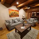 Apartamento Enchanted Casita With Private Outdoor Hot Tub And Patio, Near Plaza, Sleeps 4 With Free Parking *
