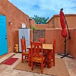 Enchanted Casita With Private Outdoor Hot Tub And Patio, Near Plaza, Sleeps 4 With Free Parking Apartamento Santa Fe