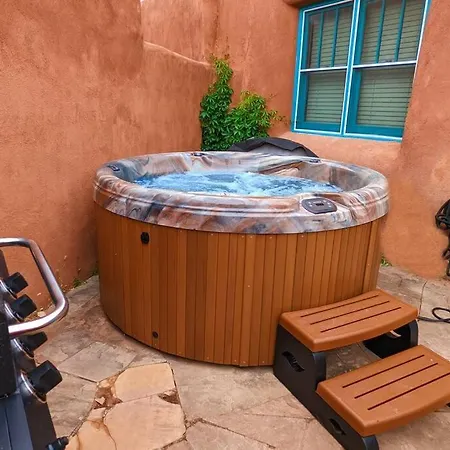 Apartment Oasis: Cozy Retreat With Hot Tub Near Town Square Santa Fe