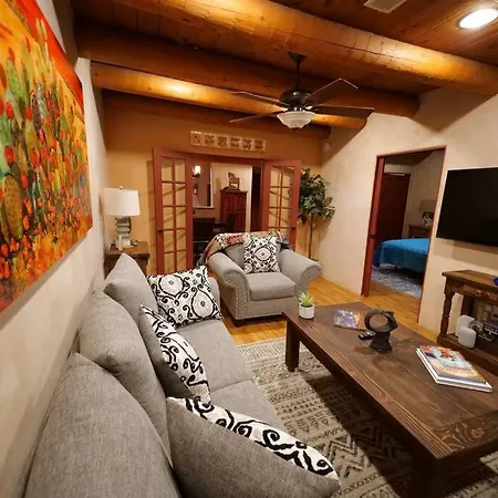 Oasis: Cozy Retreat With Hot Tub Near Town Square
