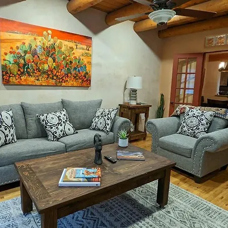 Oasis: Cozy Retreat With Hot Tub Near Town Square * Santa Fe