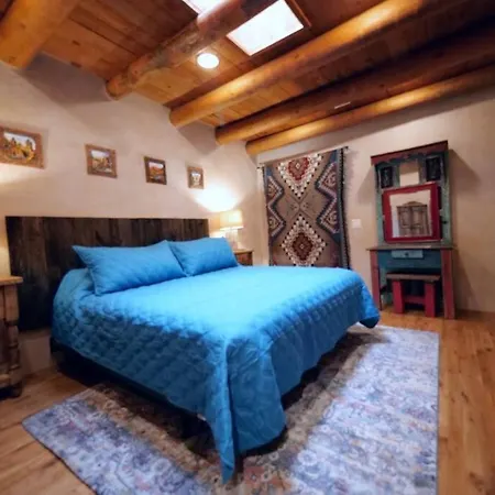 Oasis: Cozy Retreat With Hot Tub Near Town Square * Santa Fe