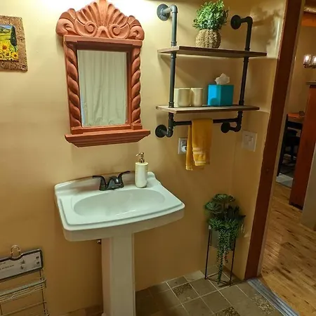 Apartment Oasis: Cozy Retreat With Hot Tub Near Town Square Santa Fe