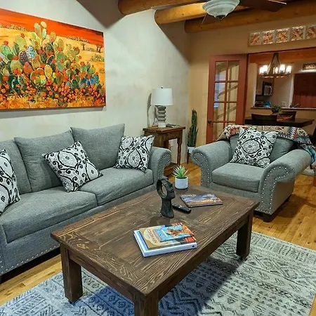Apartment Oasis: Cozy Retreat With Hot Tub Near Town Square Santa Fe