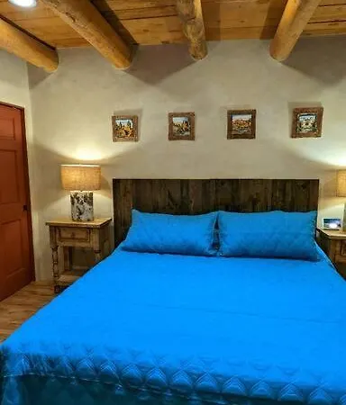 Apartment Oasis: Cozy Retreat With Hot Tub Near Town Square