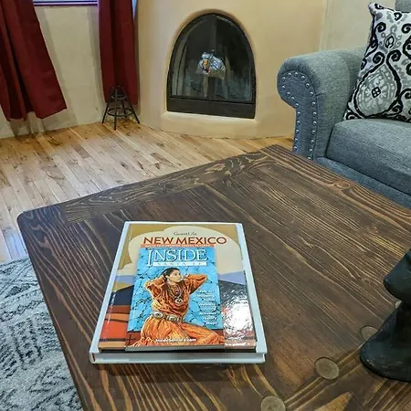 Oasis: Cozy Retreat With Hot Tub Near Town Square