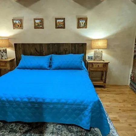 Oasis: Cozy Retreat With Hot Tub Near Town Square * Santa Fe