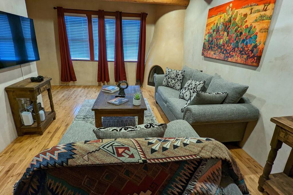 Oasis: Cozy Retreat With Hot Tub Near Town Square Apartamento Santa Fé