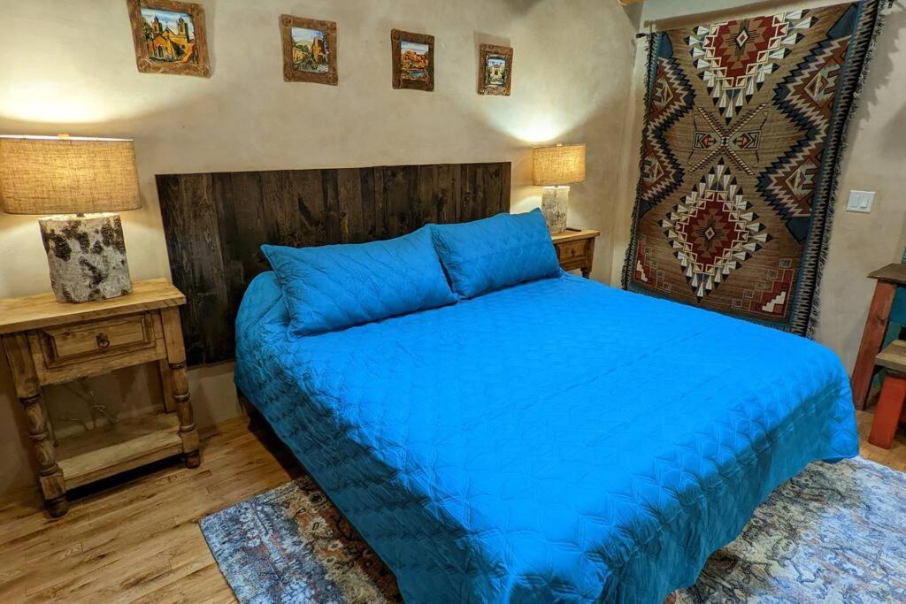 Oasis: Cozy Retreat With Hot Tub Near Town Square Santa Fé
