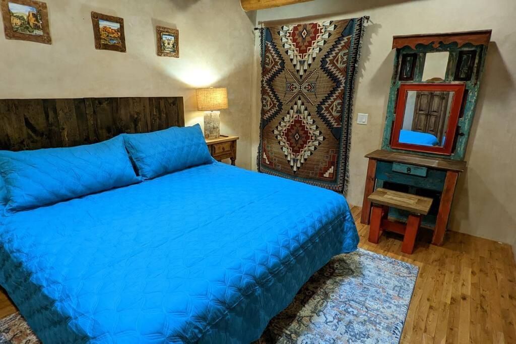 Oasis: Cozy Retreat With Hot Tub Near Town Square Apartamento *
