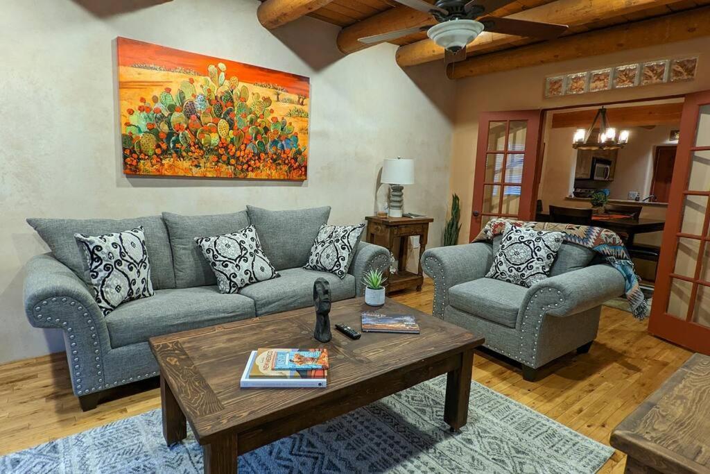 Oasis: Cozy Retreat With Hot Tub Near Town Square * Santa Fé