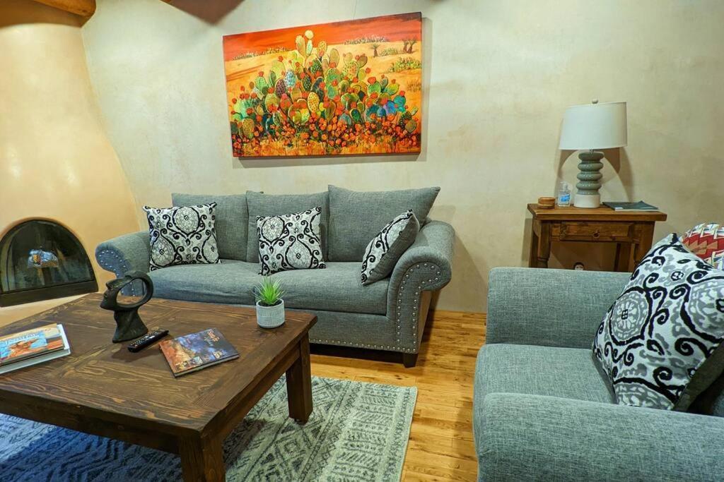 Oasis: Cozy Retreat With Hot Tub Near Town Square * Santa Fé