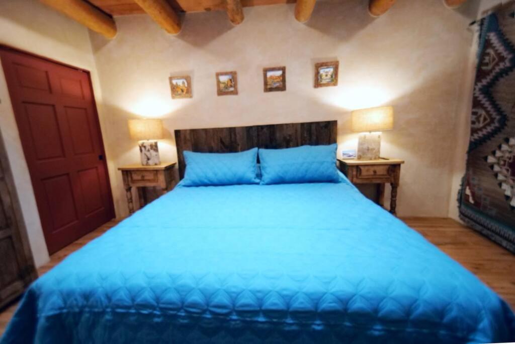 Oasis: Cozy Retreat With Hot Tub Near Town Square Apartamento *