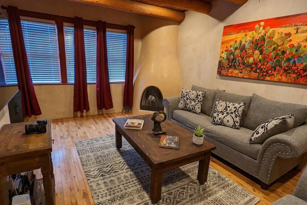 Oasis: Cozy Retreat With Hot Tub Near Town Square Apartamento Santa Fé