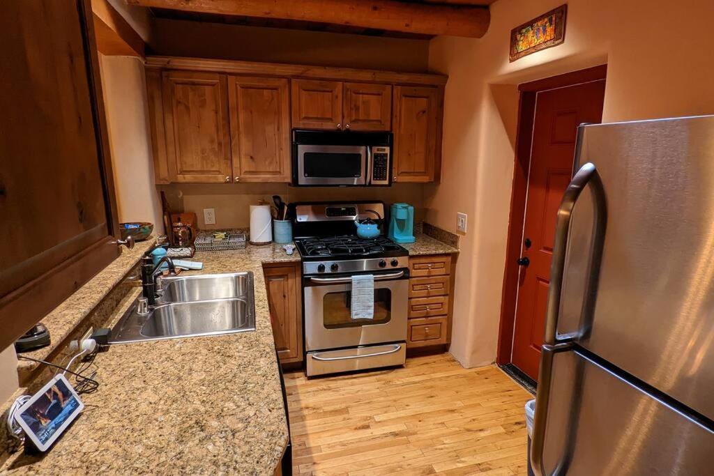Oasis: Cozy Retreat With Hot Tub Near Town Square Apartamento Santa Fé
