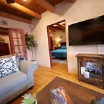 Enchanted Casita With Private Outdoor Hot Tub And Patio, Near Santa Fe Plaza, Sleeps 4 With Free Parking